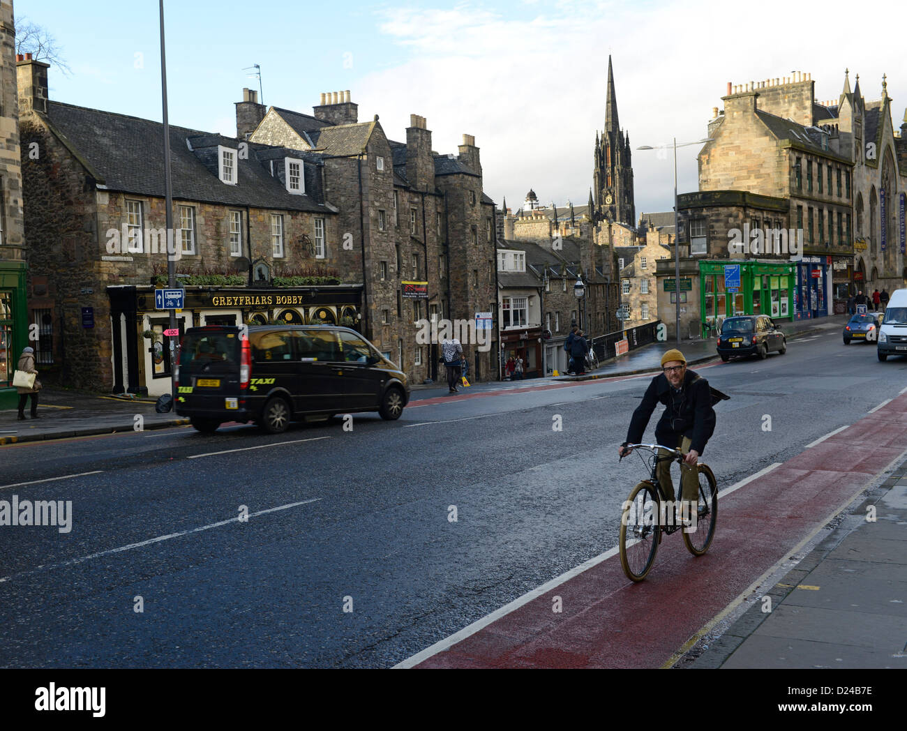 George Street e Candlemaker Row. Con Grey friars Bobby pub. Edimburgo in Scozia. Foto Stock