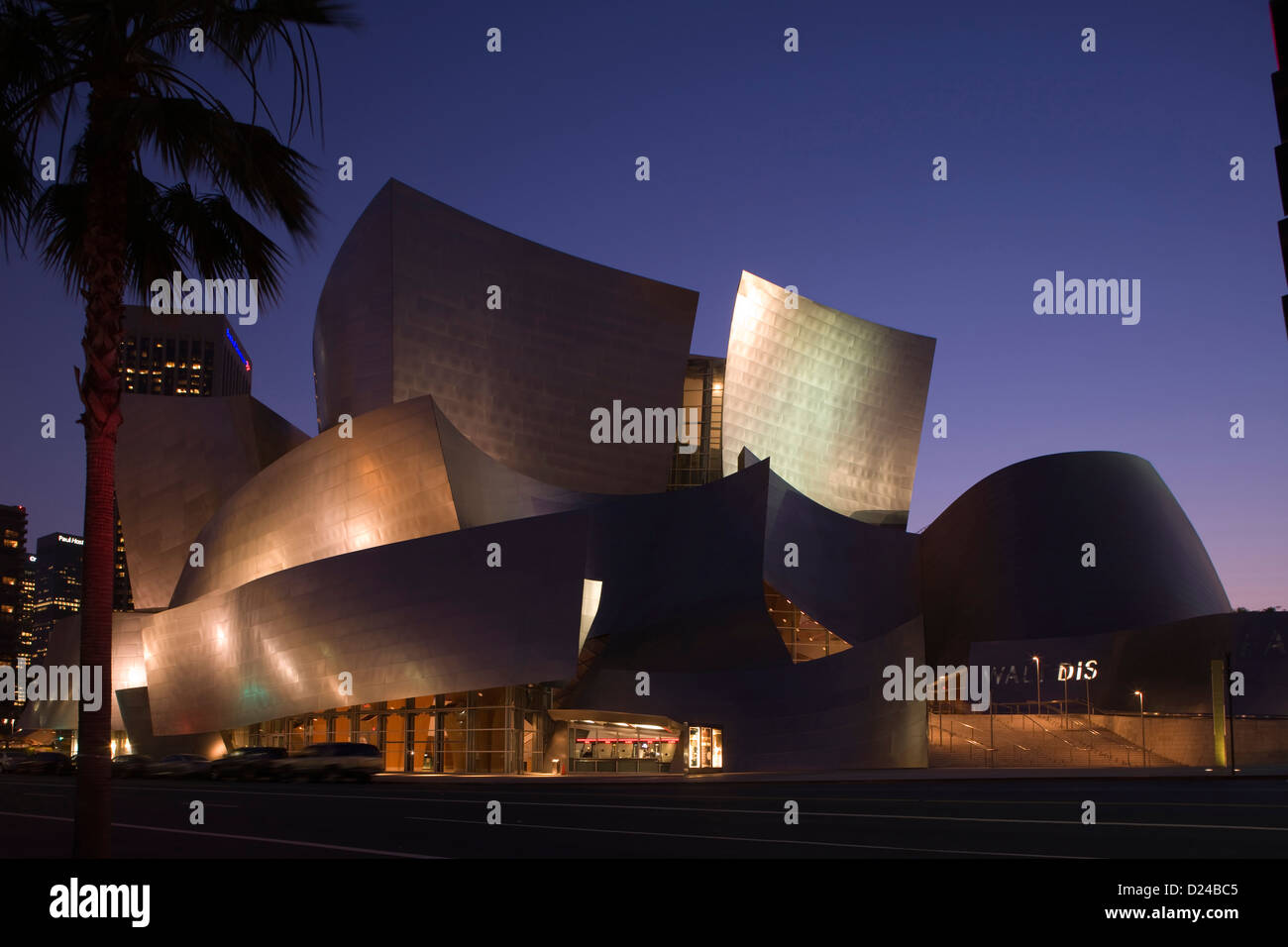 WALT DISNEY CONCERT HALL (©Frank Gehry 2003) il centro cittadino di Los Angeles California USA Foto Stock