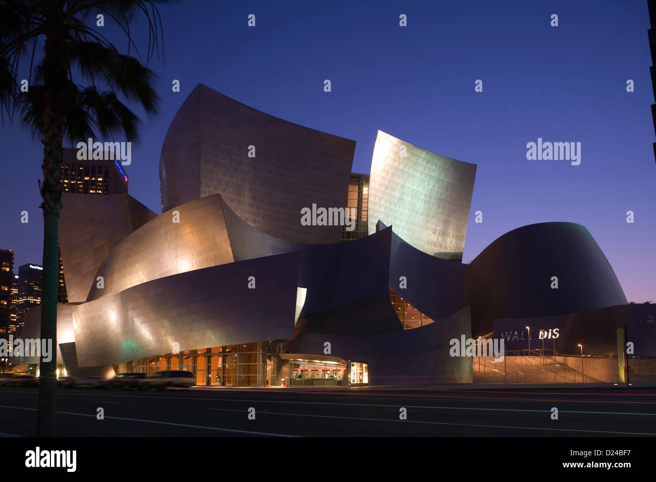 WALT DISNEY CONCERT HALL (©Frank Gehry 2003) il centro cittadino di Los Angeles California USA Foto Stock