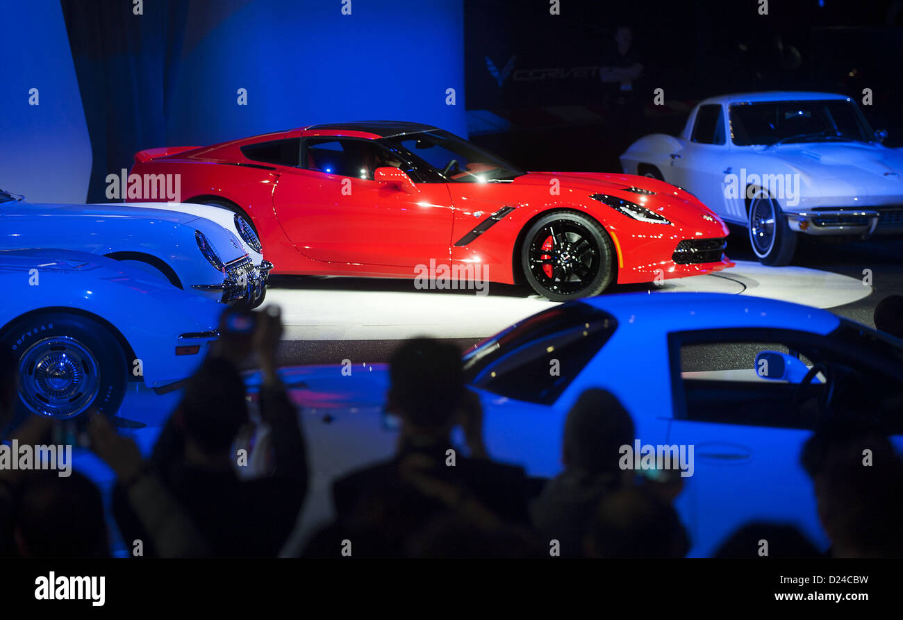 Detroit, STATI UNITI D'AMERICA. 14 gennaio 2013. Il 2014 Chevrolet Corvette Stingray è stata svelata lungo con diversi rispetto alle precedenti generazioni di corvette davanti a una folla di migliaia di premere al North American International Auto Show di Detroit, Michigan il Jan 14, 2013. (Credito Immagine: © Mark Bialek/ZUMAPRESS.com) Foto Stock