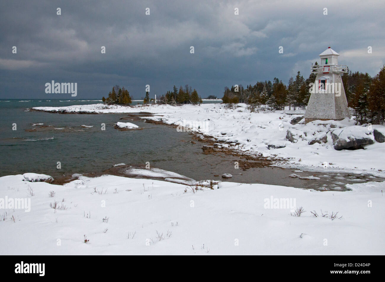 Faro a sud Baymouth su un tempestoso giorno d'inverno. Foto Stock