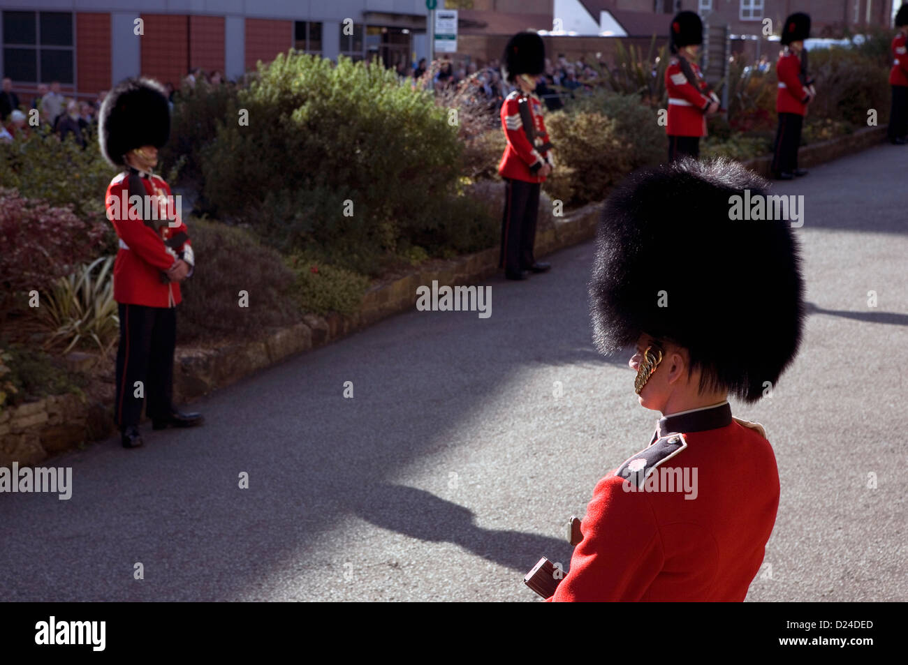 Protezioni britannico di soldati a un funerale militare nel Regno Unito. Foto Stock