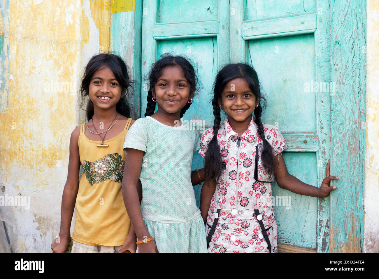 Sorridendo felice rurale villaggio indiano ragazze. Andhra Pradesh, India Foto Stock
