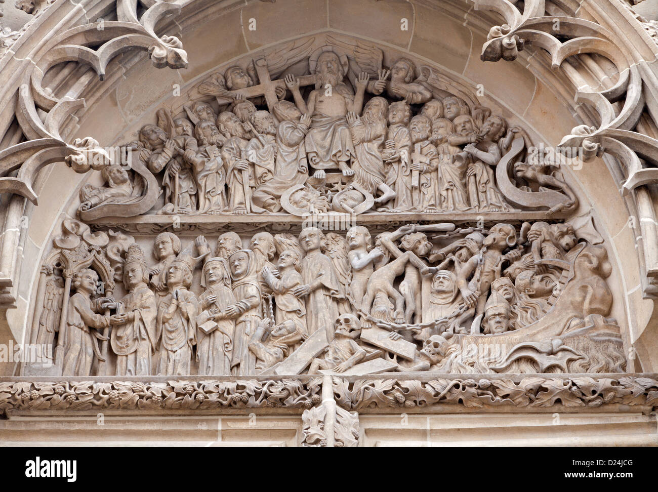 KOSICE - Gennaio 3: rilievo della sentenza ultima scena dal portale nord di Santa Elisabetta cattedrale gotica del 3 gennaio 2013 Foto Stock