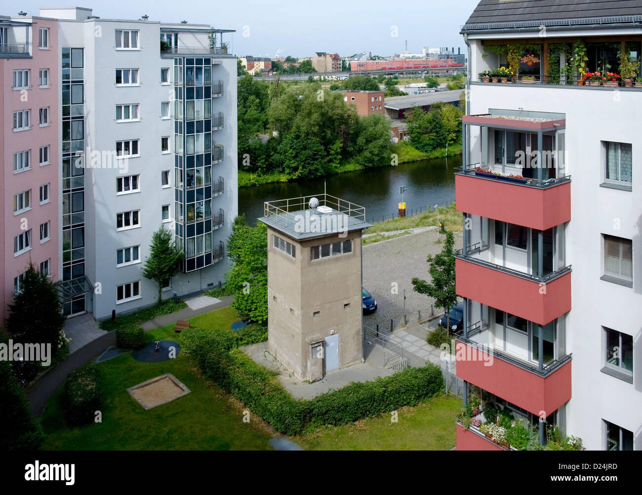 Berlino, Germania, ex torre di vedetta della Germania orientale le truppe di frontiera Foto Stock