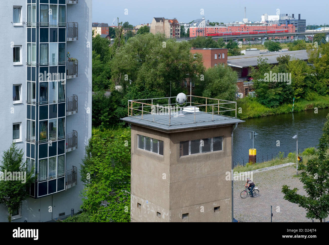 Berlino, Germania, ex torre di vedetta della Germania orientale le truppe di frontiera Foto Stock