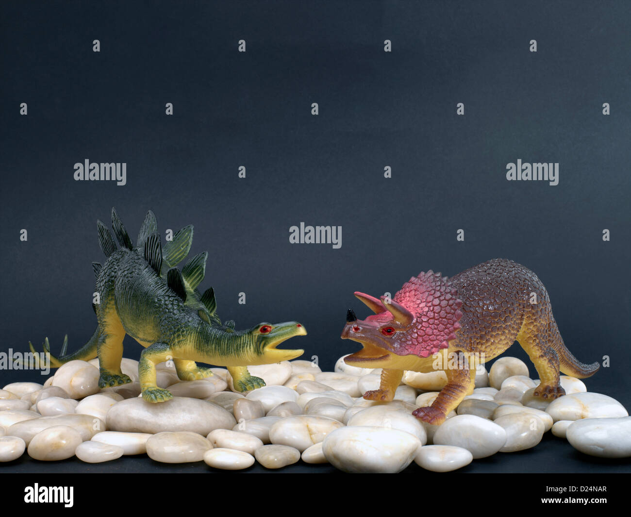 I dinosauri Stegosaurus e modelli Triceratops Foto Stock