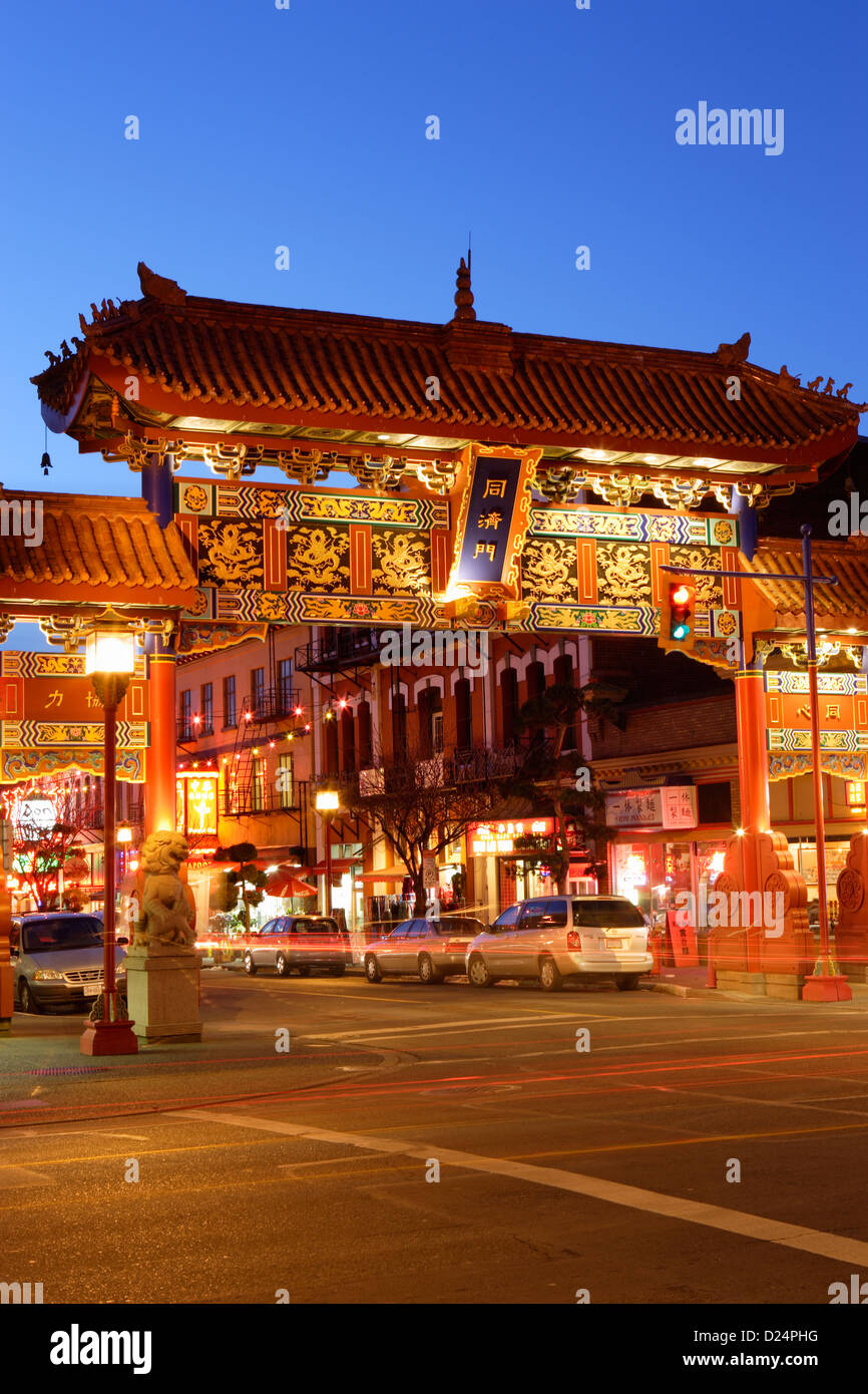 Gate di interesse armonioso in Canada la più antica Chinatown al crepuscolo-Victoria, British Columbia, Canada. Foto Stock