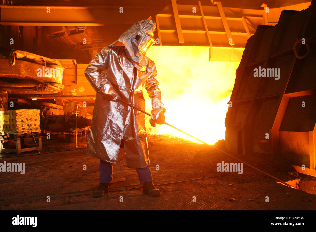 Eisenhuettenstadt, Germania, acciaio lavoratori presso l'altoforno di ArcelorMittal Eisenhuettenstadt Foto Stock