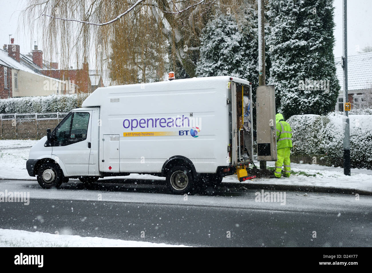 Comunicazione BT ingegneri lavorano in cattive condizioni atmosferiche. Foto Stock