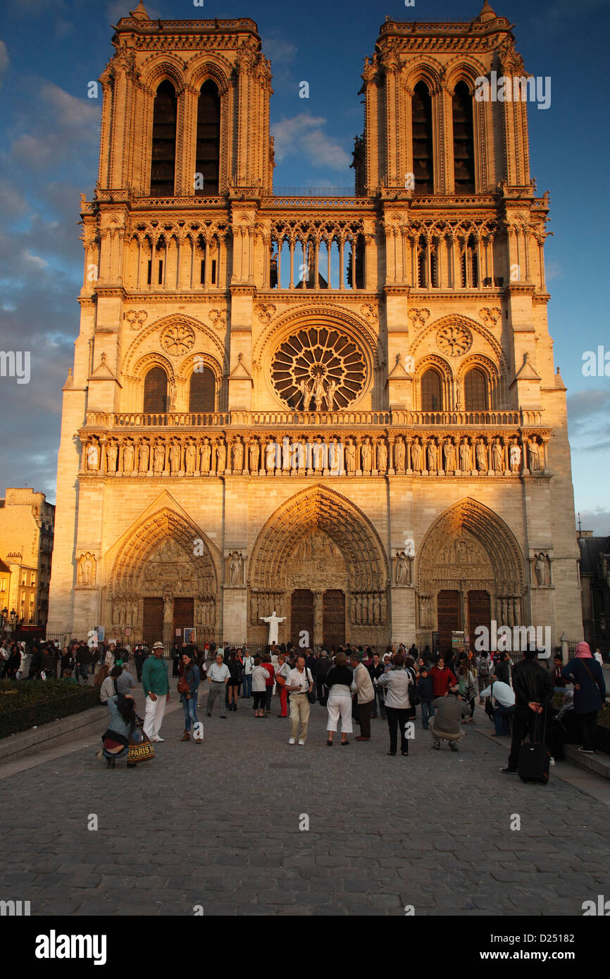 Notre Dame de Paris; la cathédrale Notre Dame de Paris Foto Stock