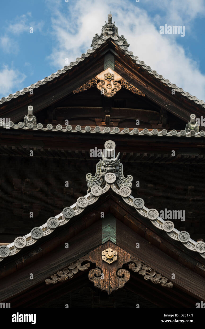 Ingresso Sanmon Gate dettaglio del tetto, Tempio di Nanzenji, Kyoto in Giappone Foto Stock