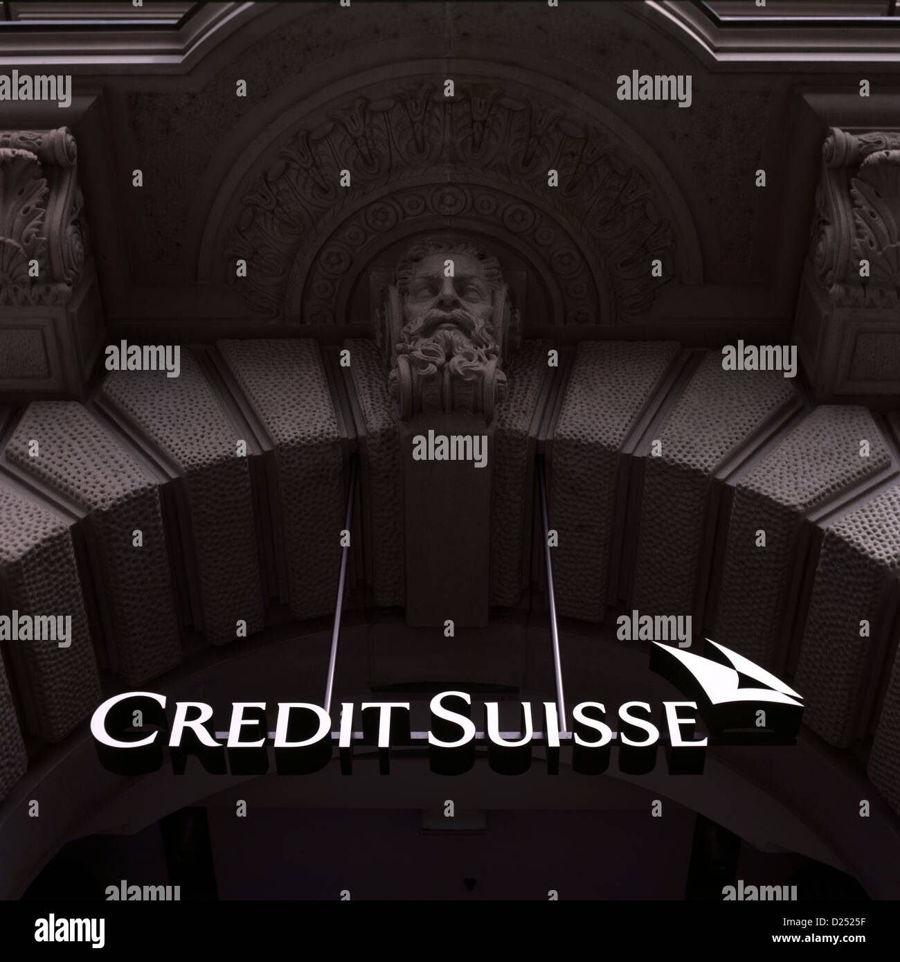 Zurigo, Svizzera, il portale di ingresso del Credit Suisse banca sul Paradeplatz Foto Stock