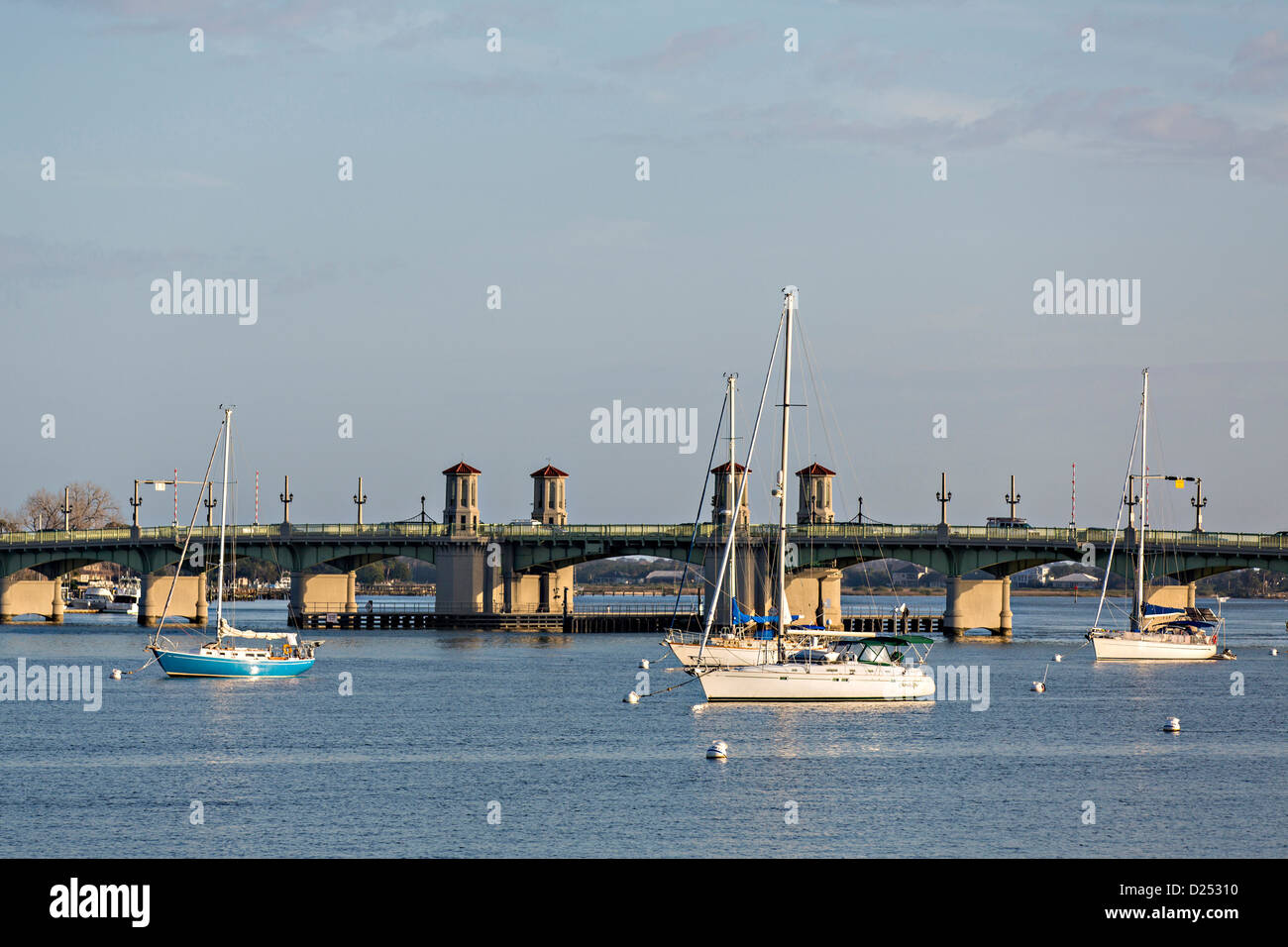 Barche a vela ormeggiata in Matanzas Baia di St Augustine, Florida. Sant Agostino è la città più antica in America. Foto Stock