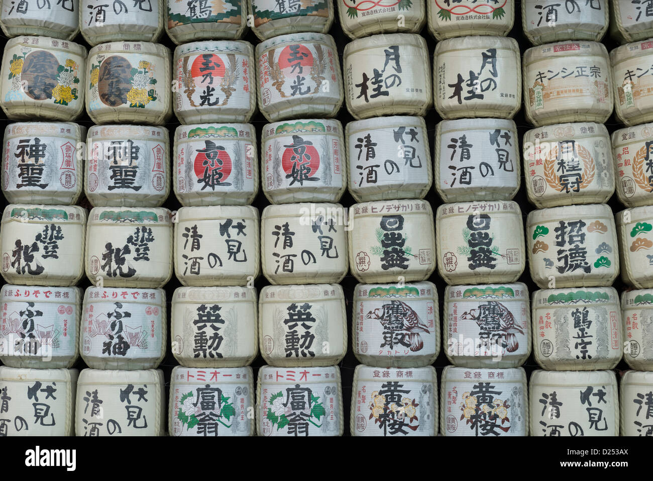 Motivi di barili a lato del cancello Otenmon, Santuario Heian, Kyoto in Giappone Foto Stock