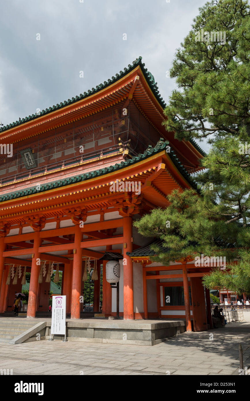 Il Ōtenmon o cancello principale al Santuario Heian, Kyoto in Giappone Foto Stock