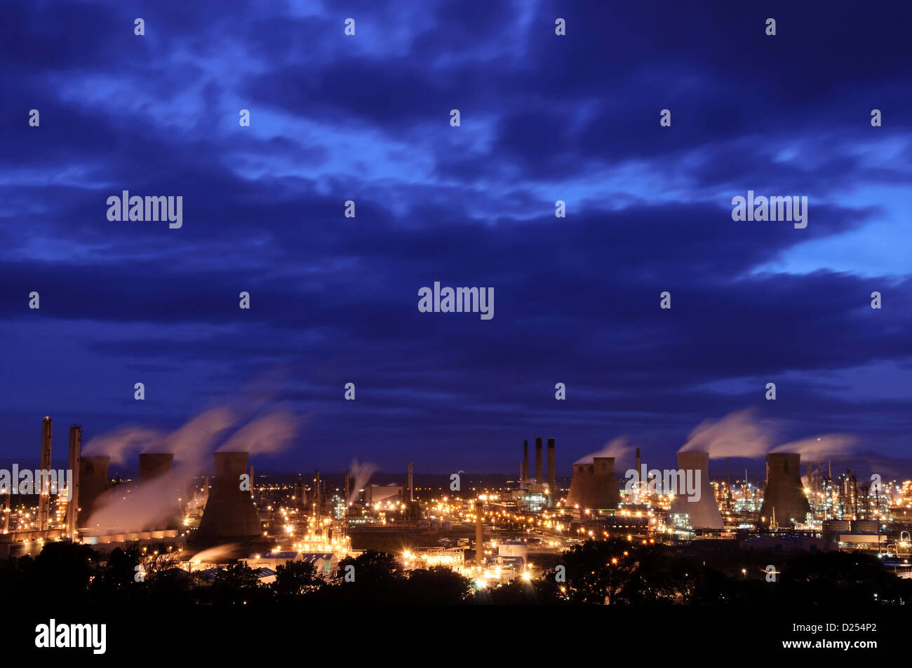 Grangemouth raffineria complessa di notte Foto Stock