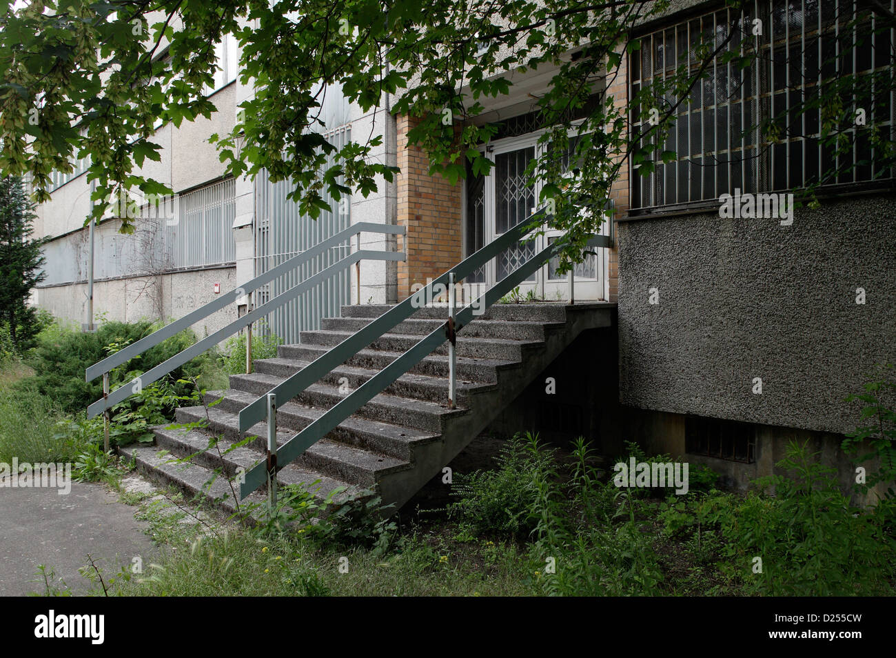 Berlino, Germania, ingresso sovradimensionate per un Geschaeftsgebaeude Foto Stock