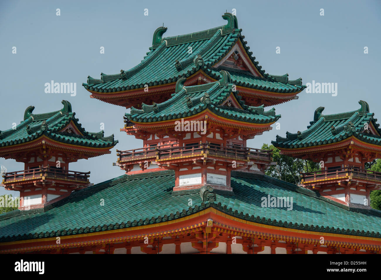 Dettaglio del tetto del Santuario Heian, Kyoto in Giappone Foto Stock