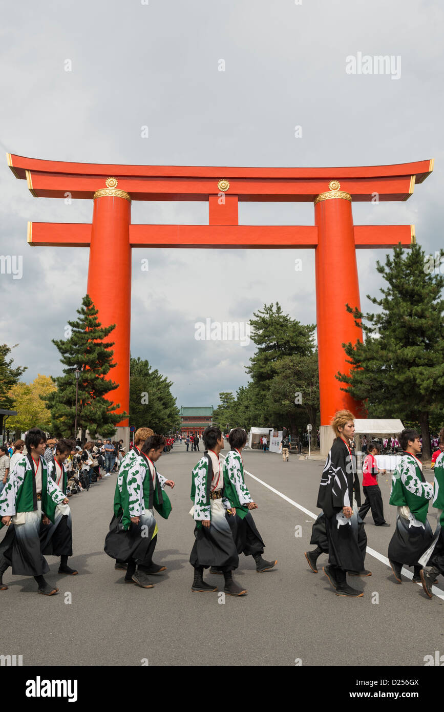 Santuario Heian Torii Gate, Kyoto, Giappone Foto Stock