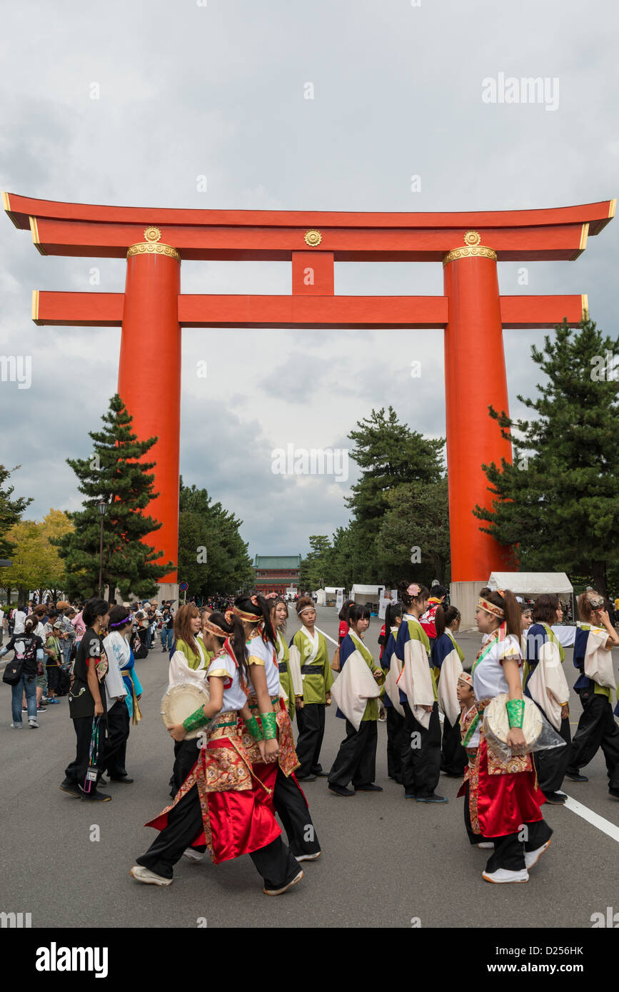 Santuario Heian Torii Gate, Kyoto, Giappone Foto Stock