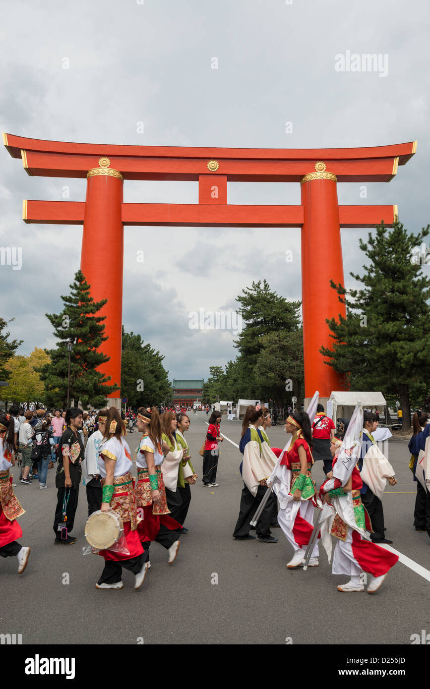 Santuario Heian Torii Gate, Kyoto, Giappone Foto Stock