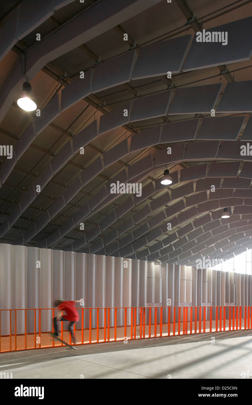 Zap" Ados Skatepark, Calais, Francia. Architetto: Bang Architectes, 2011. Prospettiva di skate via e il soffitto setti. Foto Stock