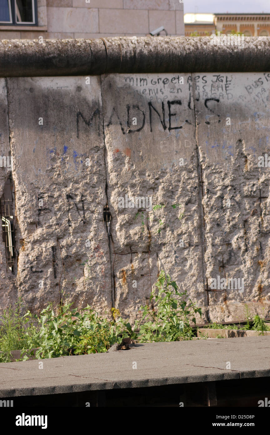 La sezione del muro di Berlino in Niederkirchner Street. Berlino. Germania. Foto Stock