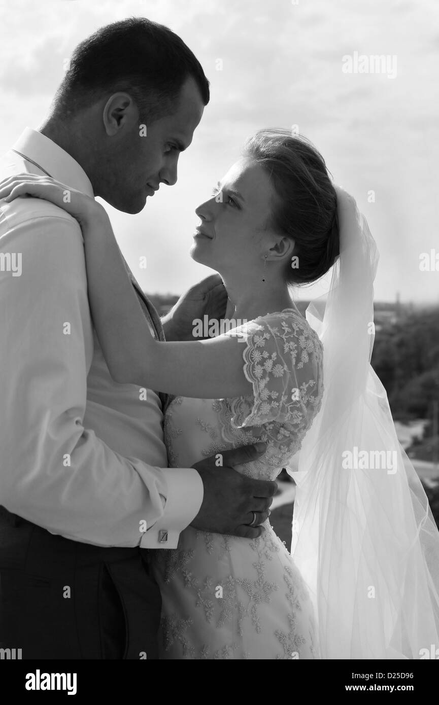 La sposa guarda in faccia al govern Foto Stock