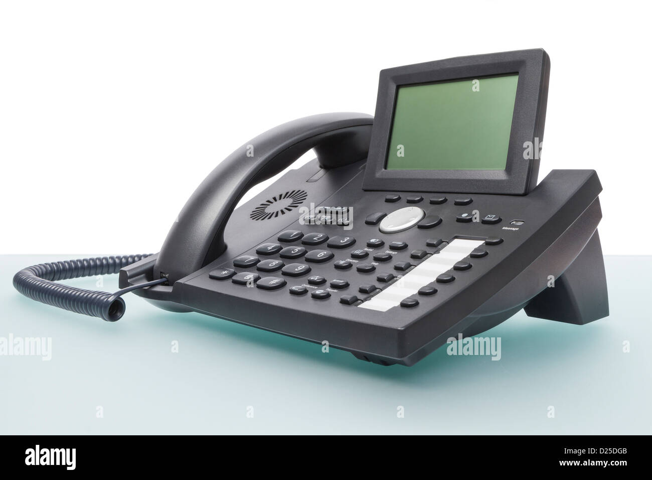 Nuova e moderna telefono sulla scrivania con il display è vuoto Foto Stock