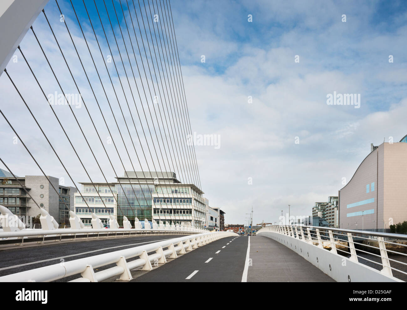 La Samuel Beckett ponte sopra il fiume Liffey, Dublino, Irlanda Foto Stock