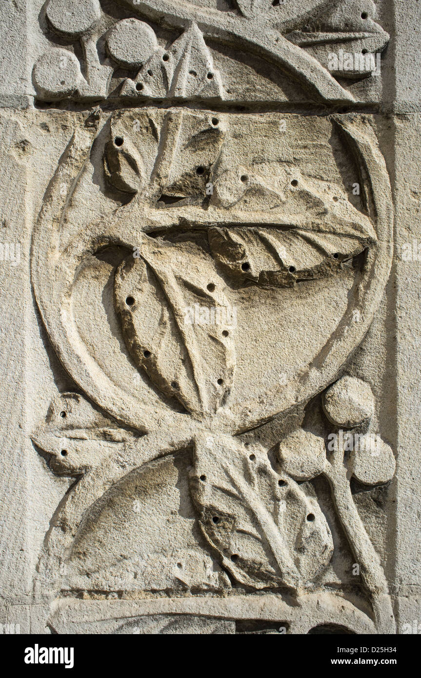 Intricati dettagli sulla muratura in pietra a St Annes chiesa della Cattedrale di Irlanda Irlanda del Nord Foto Stock