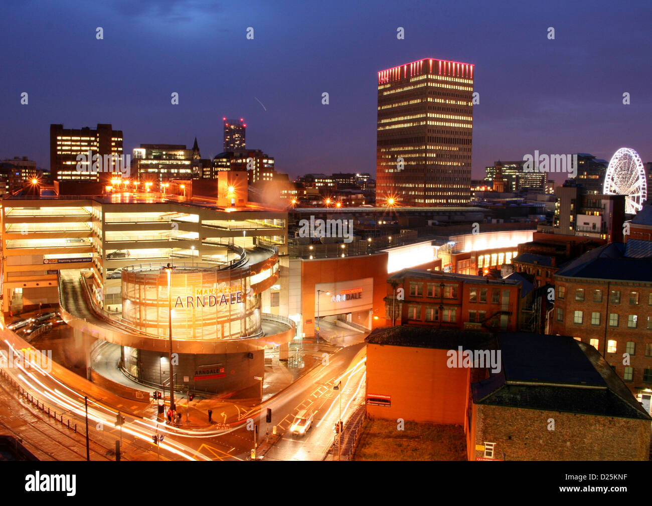 Skyline di Manchester REGNO UNITO al crepuscolo Foto Stock