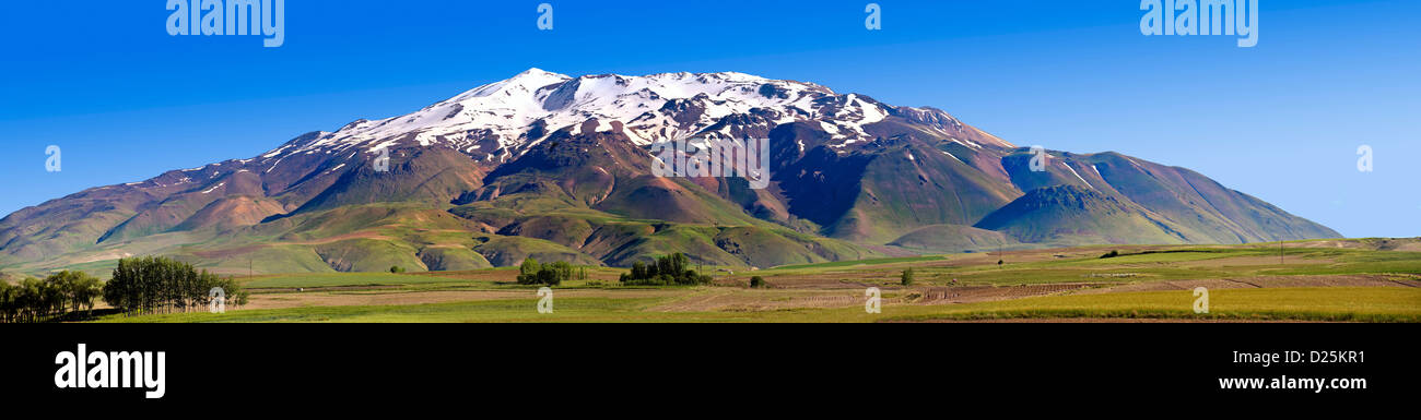 Montare Suphan , il secondo più alto vulcano in Turchia dopo Arat a 4058m. A nord del lago di Van, Turchia 1 Foto Stock