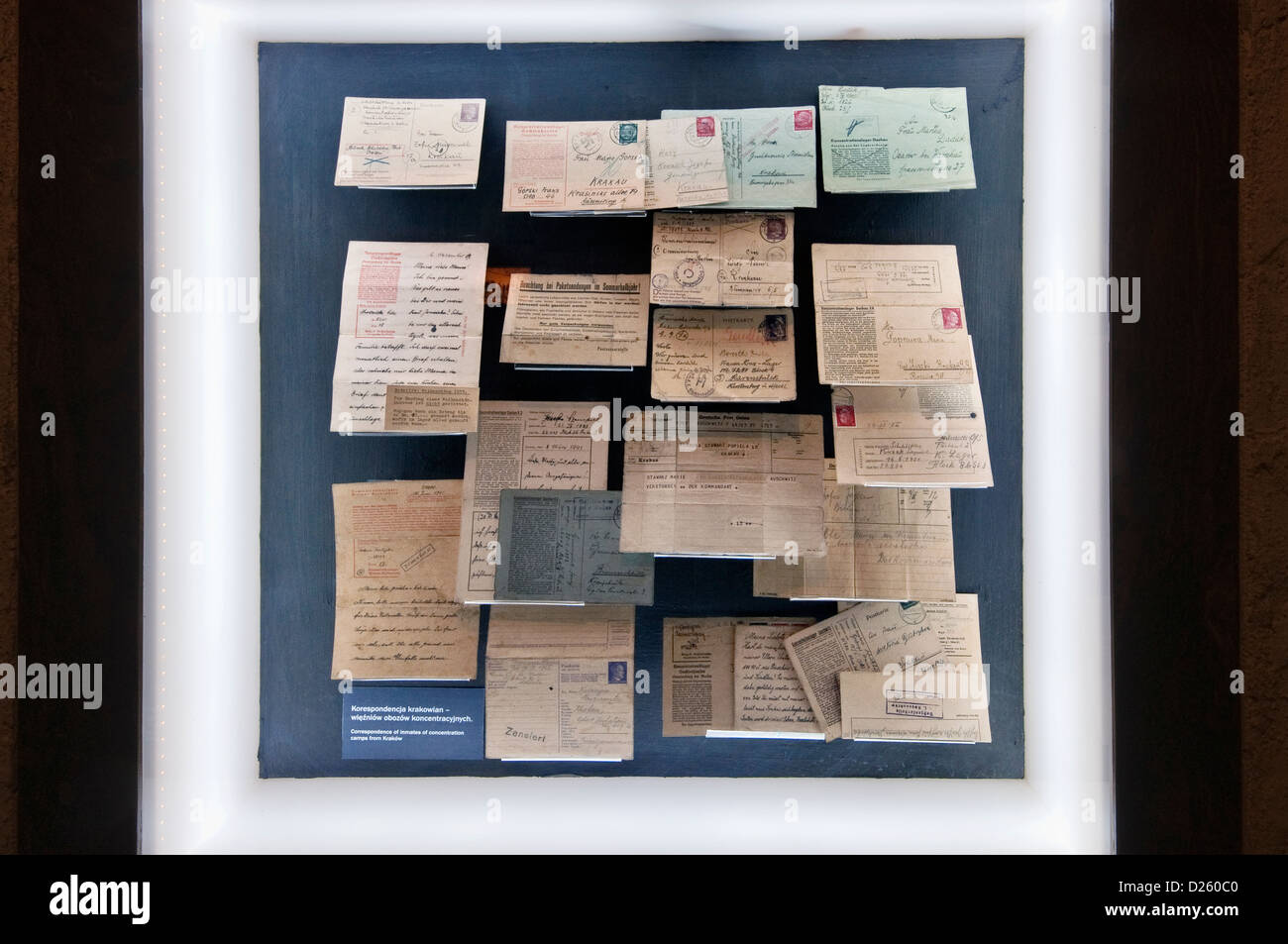 Lettere di Polacchi e prigionieri ebrei dei campi di concentramento, Oskar Schindler's Fabbrica e Museo a Cracovia, Polonia Foto Stock