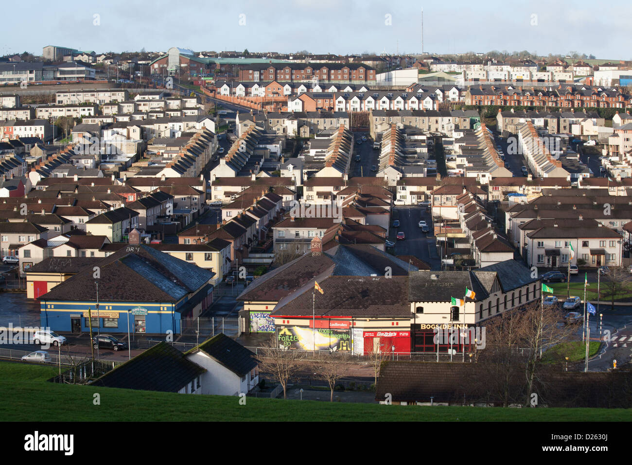 Il Bogside Derry Londonderry Irlanda del Nord dalle mura della città Foto Stock