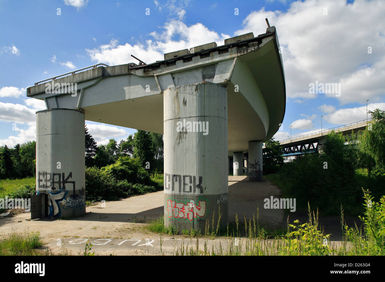 Berlino, Germania, la fine di un non ulteriormente costruito Autobahnbruecke Foto Stock