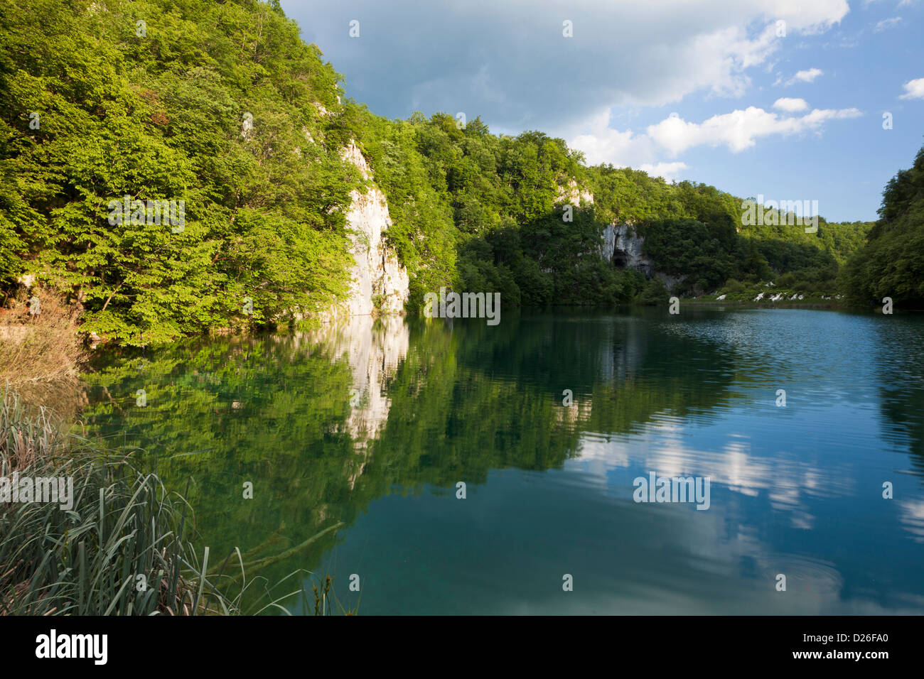 I Laghi di Plitvice nel Parco Nazionale Plitvicka Jezera. I laghi inferiori Kaluderovac e Gavanovac. Europa e Sud Croazia Foto Stock