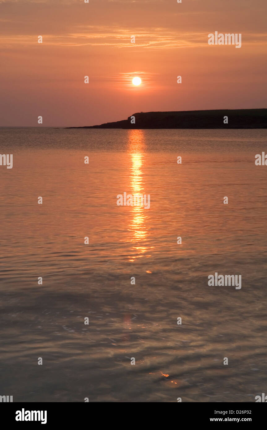 Tramonto a baia di Skaill, Orkney Islands, Scozia. Foto Stock