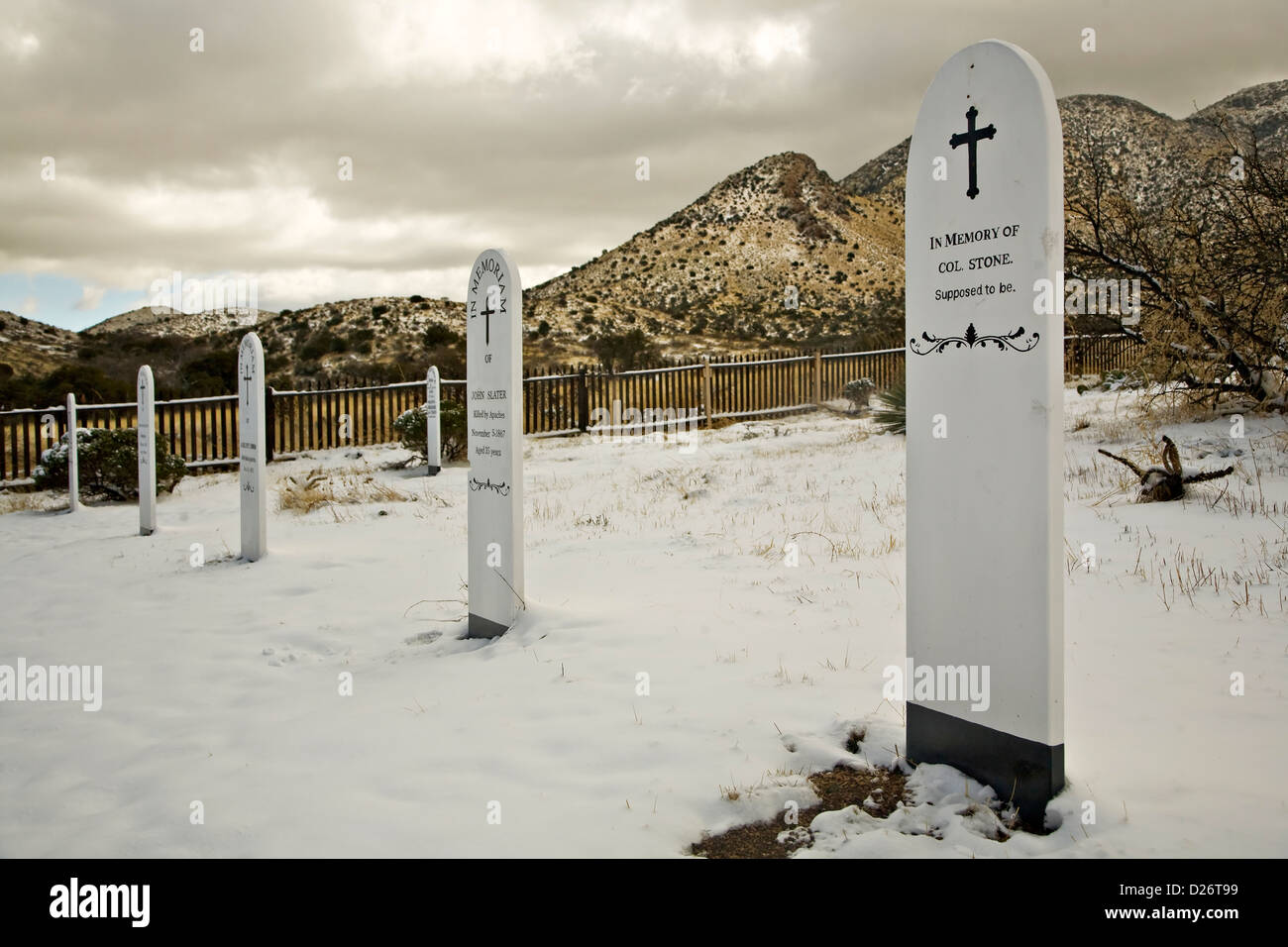 Lapidi in Fort Bowie cimitero in inverno presso il Fort Bowie National Historic Site in Arizona Foto Stock