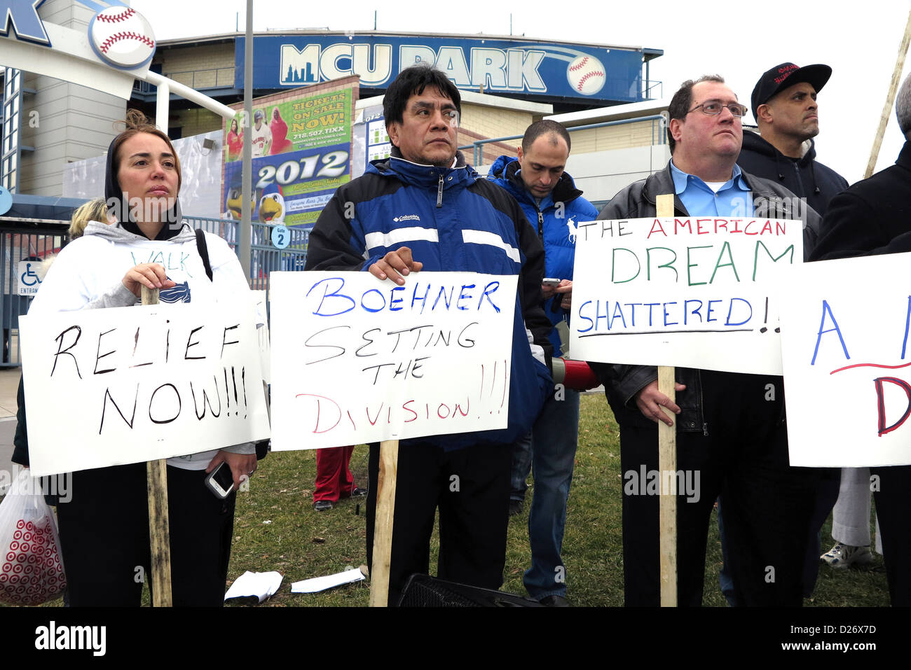 I residenti di Coney Island, che è stata duramente colpita dalla sabbia Superstorm, alla 'Cammina un miglio nelle nostre scarpe' evento su GEN13, 2013. Foto Stock