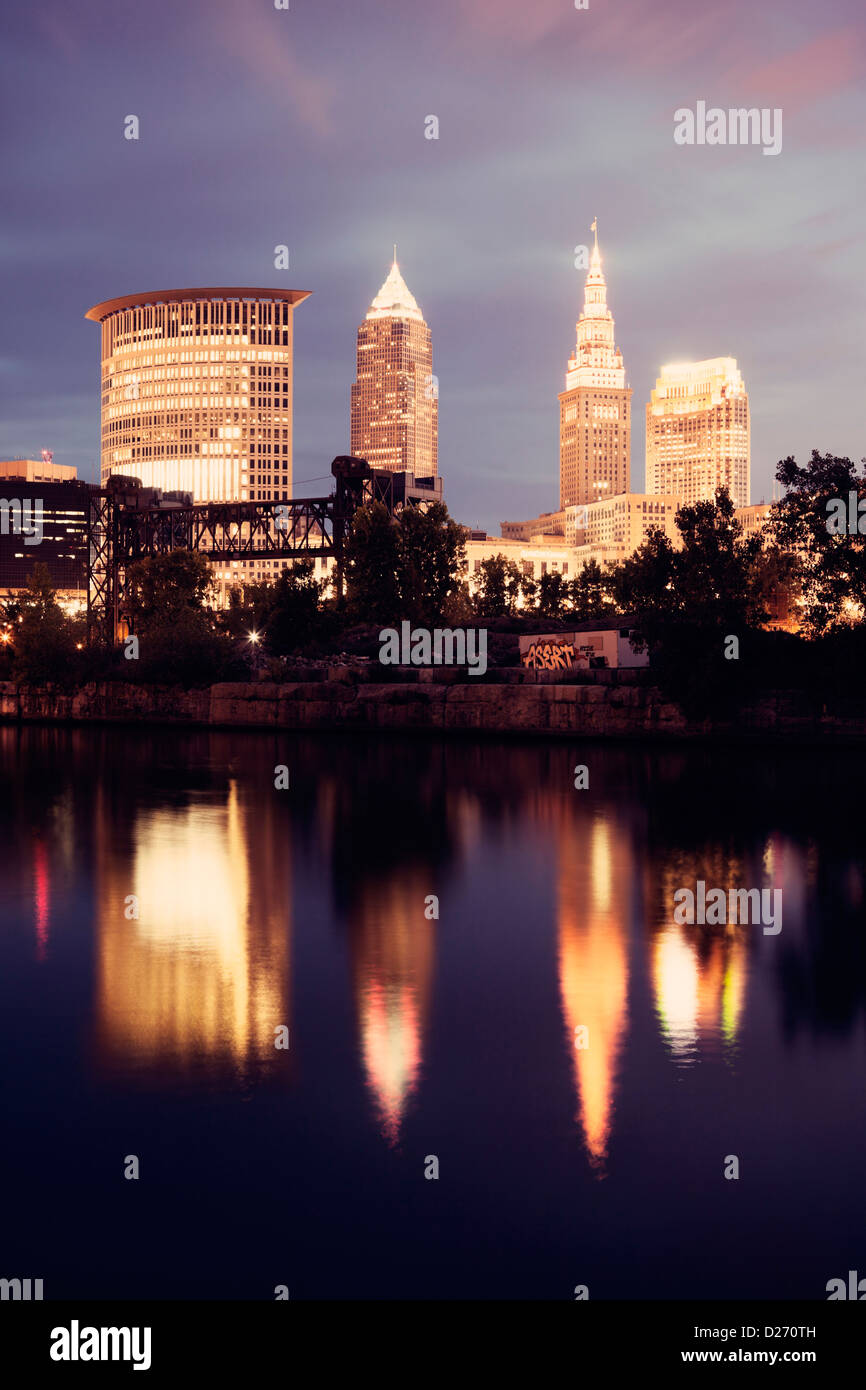 Stati Uniti d'America, Ohio, Cleveland, lo skyline della citta' al tramonto Foto Stock