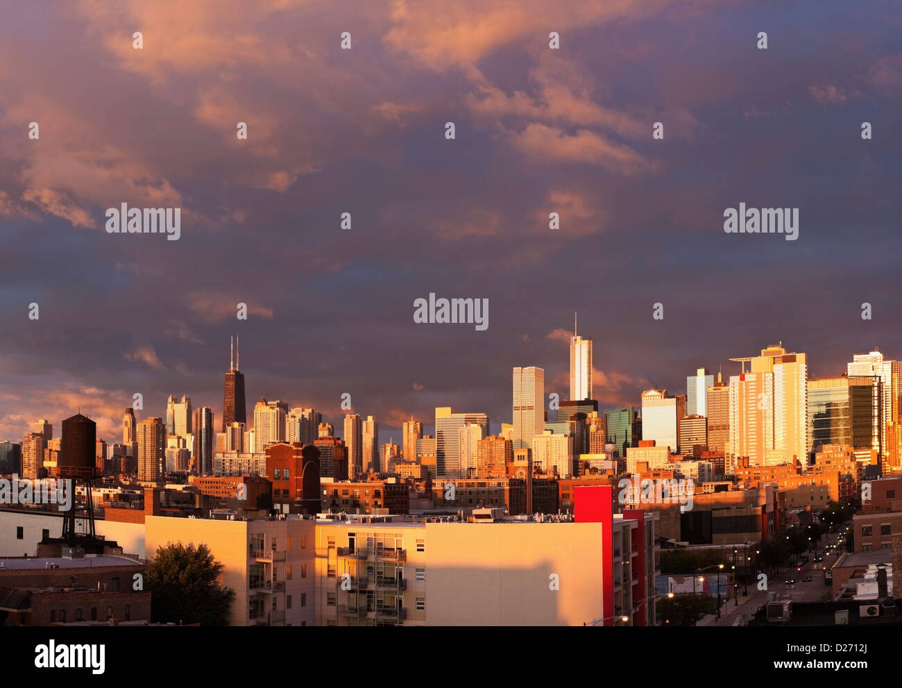 Stati Uniti d'America, Illinois, Chicago, lo skyline della citta' al tramonto Foto Stock