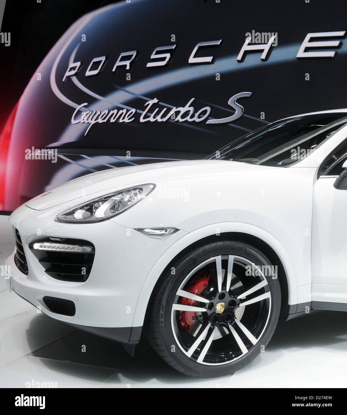 Porsche Cayenne Turbo S è svelato il secondo giorno al North American International Auto Show (NAIAS) a Detroit, STATI UNITI D'AMERICA, 14 gennaio 2013. NAIAS aperto ufficialmente il 14 gennaio 2013 ed è aperto per il pubblico in generale dal 19 gennaio al 27 gennaio 2013. Foto: Uli Deck Foto Stock