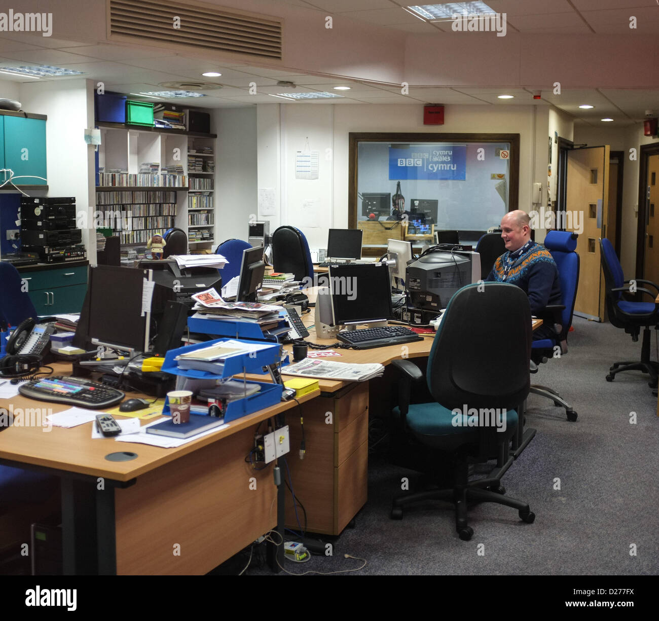 Aberystwyth, Wales, Regno Unito. 16 gennaio 2013. BBC del Galles e della lingua gallese diritti di esecuzione GRUPPO EOS sono ancora in grado di concordare termini per la radiodiffusione di musica gallese nazionali sulla radio e canali televisivi. Avendo suddiviso in allontanamento dal Regno Unito diritti di esecuzione della società (PRS) il corpo gallese hanno tentato di negoziare nuovi e più elevati, le tasse per i diritti di trasmissione oltre 30.000 canzoni di Lingua gallese cantanti e gruppi. Dal 1 gennaio 2013 la BBC in Galles non sono state in grado di riprodurre la musica e hanno trasmesso la musica classica e inni e tagliare le ore al giorno di uscita radio. Foto Stock