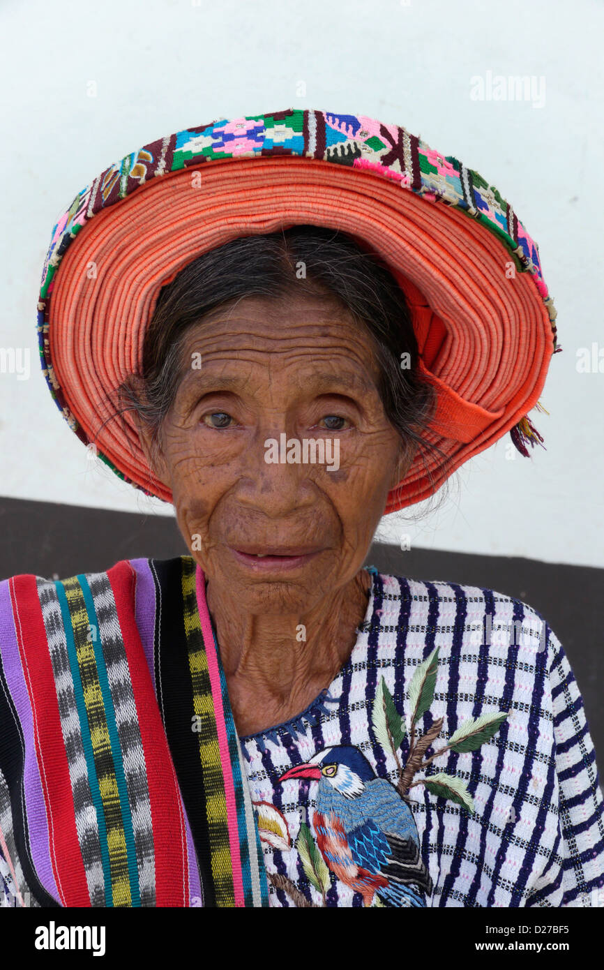 Maya di donna in abito tradizionale. Santiago de Atitlan. Foto Stock