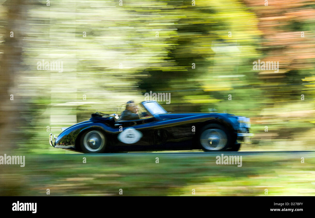 Jaguar XK150 su strada Foto Stock