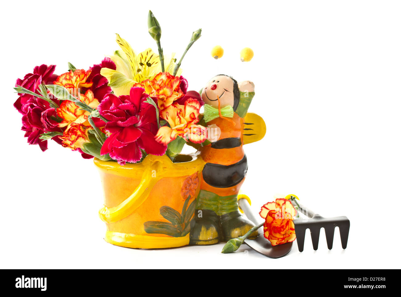 Alstroemeria e garofani rossi su sfondo bianco Foto Stock