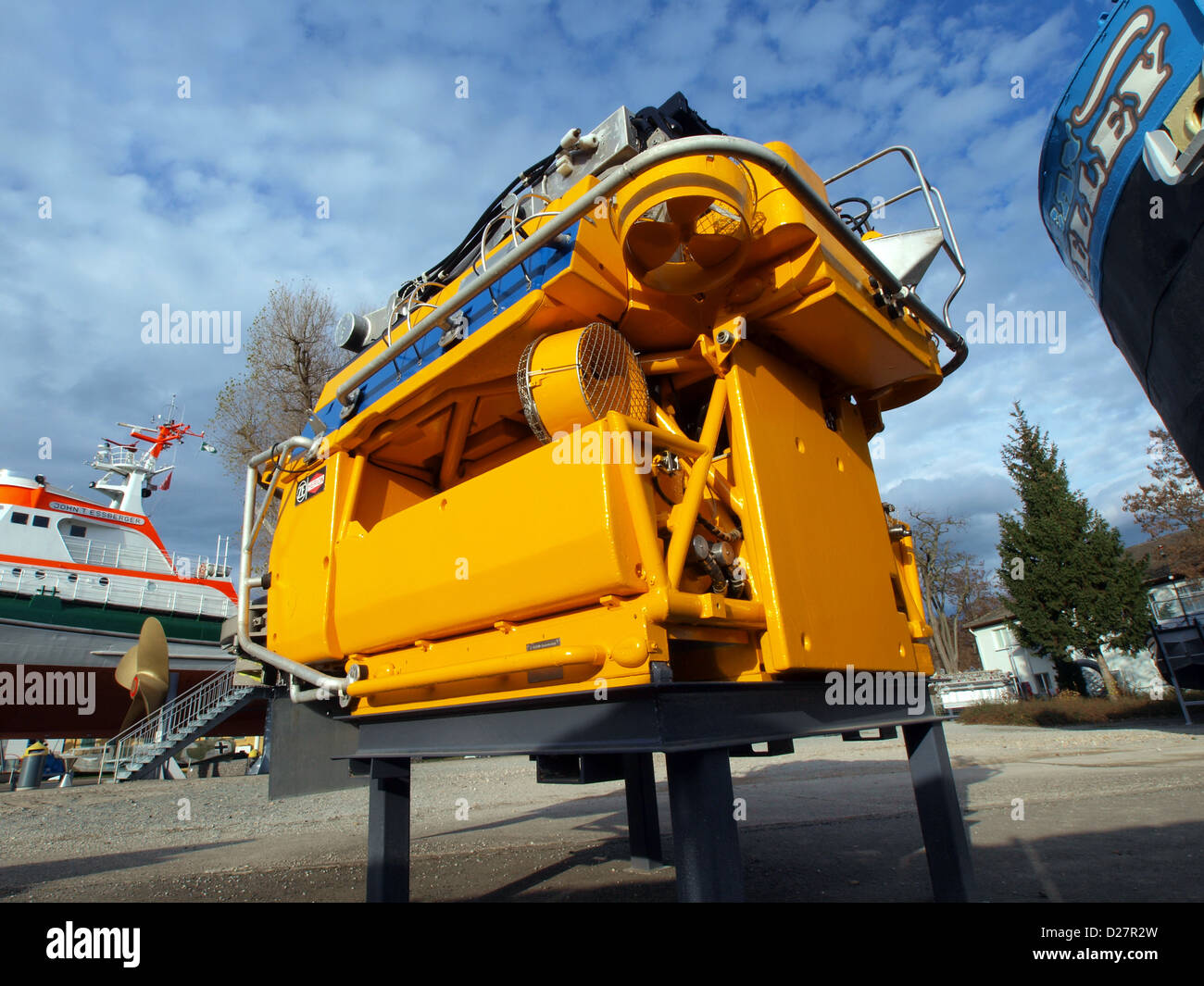 Il robot sottomarino "DAVID", esposto al Technik Museum Speyer in Germania, è un innovativo veicolo a comando remoto (ROV) progettato per l'esplorazione subacquea. È stato sviluppato per assistere nella ricerca in alto mare e nelle operazioni di salvataggio. Foto Stock