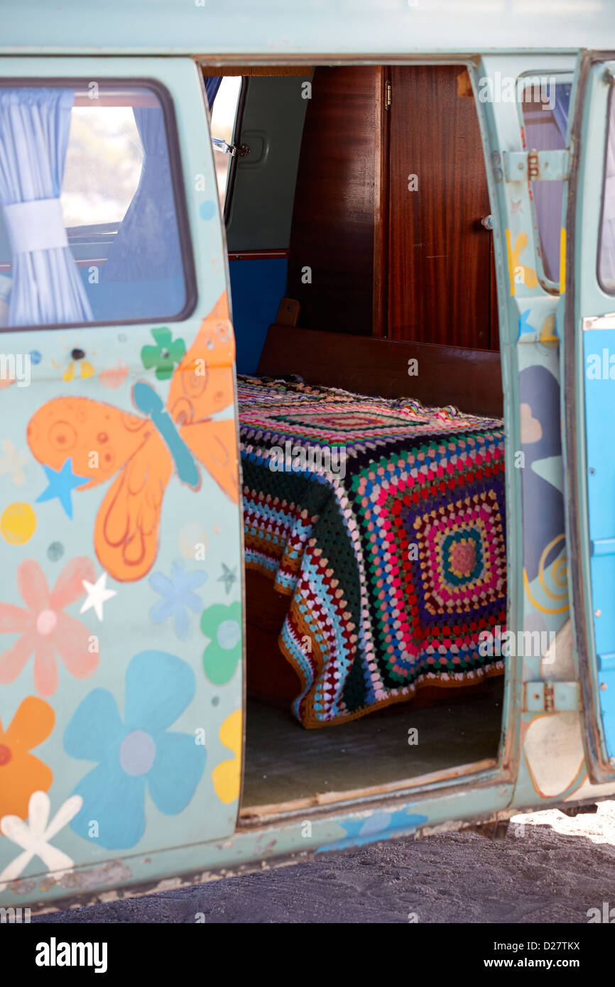 Abstract personalizzato flower power VW camper van segno di pace Foto Stock